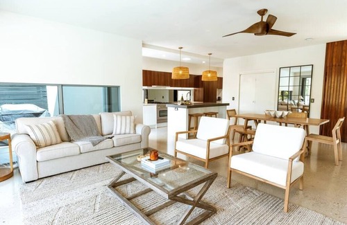 Maroochydore House | Waterfront at Serenity