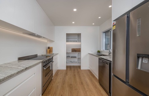 Paihia Cottage | Waterfront Beach House - Paihia Holiday Home