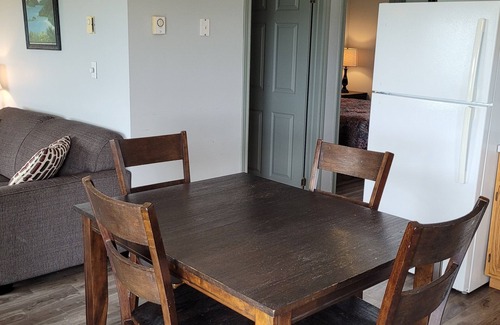 Richibucto House | Waterfront & Beach Retreat with beach-community Pool and Hot Tub