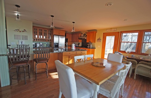 Portsmouth House | Waterfront, beautiful home, breathless sunsets on Prudence Island