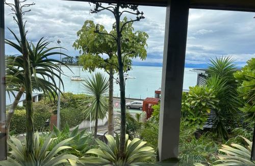 Stepneyville House | Waterfront Bliss