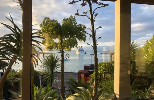 Stepneyville House | Waterfront Bliss