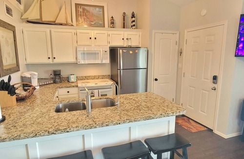 Port Isabel Condo | Waterfront * Boat Slip * Pool * Bay Sunset Views