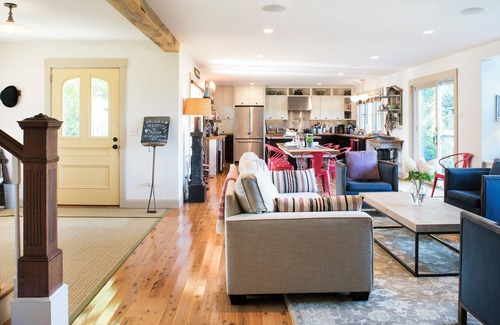 Waldoboro House | Waterfront, Breathtaking Views, Patio Fireplace, Chefs Kitchen, HGTV remodel