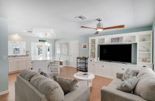 Matlacha Isles House | Waterfront Bungalow with Pool and Bikes in Matlacha