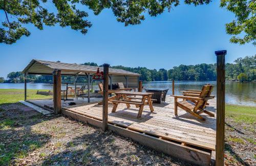 Negreet House | Waterfront Busters Place on Hickory with Fire Pit