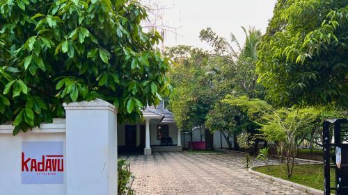 Kollam House | WaterFront by PALMYRA