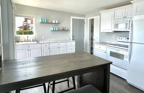 Camano Island Cottage | Waterfront Cabin on Camano Island with hot tub and outdoor patio.