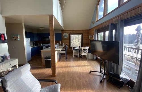 Pittsville Cabin | Waterfront Cabin on Leesville Lake!