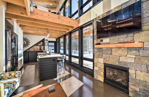 Two Harbors Cabin | Waterfront Cabin on Lake Superior w/Fire Pit