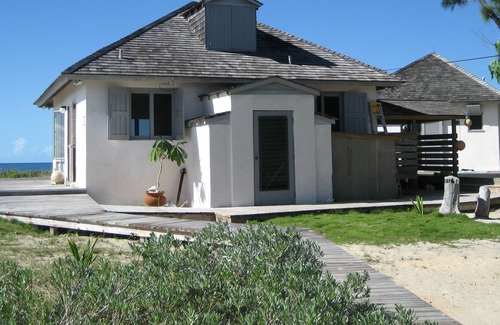 Governor's Harbour Cottage | Waterfront Cottage. Perfect Sunset and Swimming (Governor's Harbour)