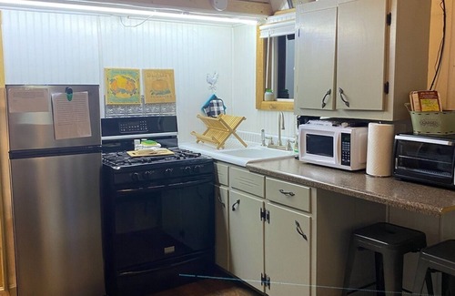 Spruce Pine House | Waterfront Collin’s cabin