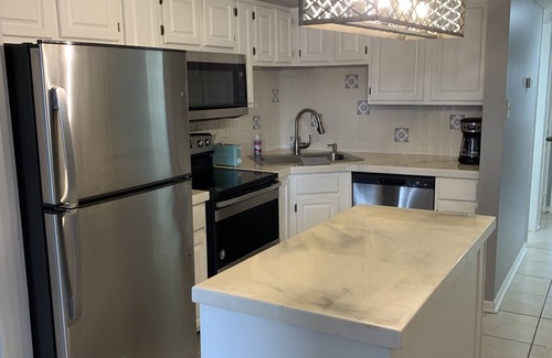 Clear Lake Shores Condo | Waterfront Condo! Come relax in the heart of Kemah tx!