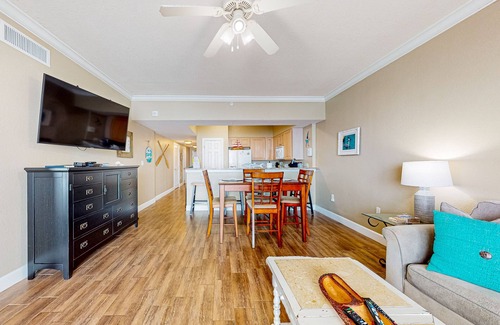 Ono Island Condo | Waterfront condo with on-site pool, private balcony, AC, & W/D