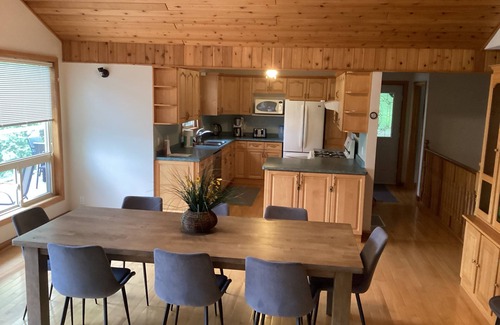 Huntsville Cottage | Waterfront Cottage - Amazing Family Get-Away, Otter Lake Oasis!