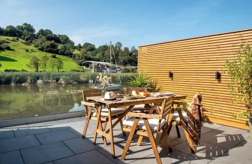 Calstock House | Waterfront Cottage - Apple Pie Luxury Escapes