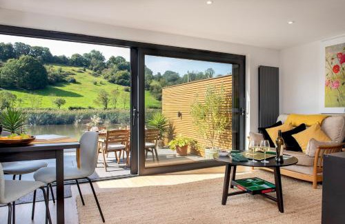 Calstock House | Waterfront Cottage - Apple Pie Luxury Escapes