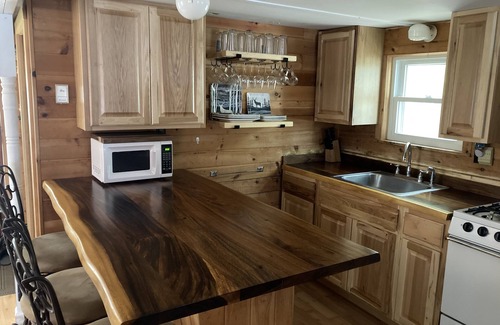 Derby Cottage | Waterfront Cottage Lake Salem.