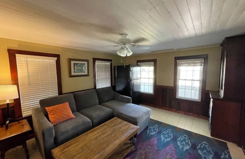 Newbury Cottage | Waterfront Cottage with Private Beach