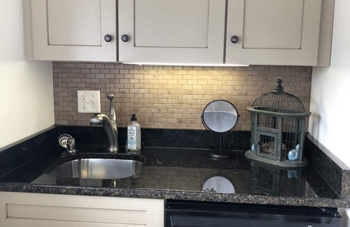 Westminster Cottage | Waterfront Cottage 5 minutes to Mount Wachusett, Dock, Pet Friendly, Kayaks