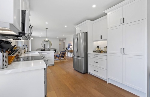 Huntsville Cottage | Waterfront Cottage with Hot Tub and Games Room