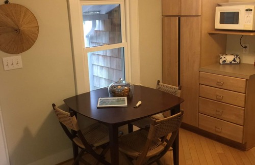 Gloucester House | Waterfront cottage w/dock & kayaks