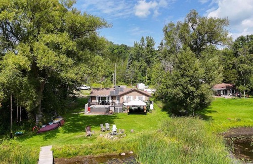 Quinte West House | Waterfront Cottage with Swim Spa, BBQ, and Boat Dock