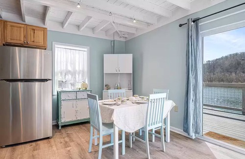 Draper House | Waterfront Cottage with Private Dock on Claytor Lake. Pet Friendly!