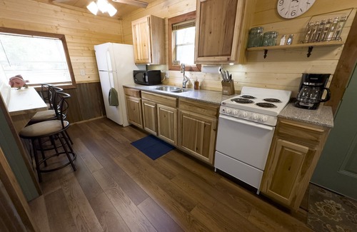 Karnack Cabin | WATERFRONT.Cozy Cabin on the water- in a quiet tributary of Caddo Lake!