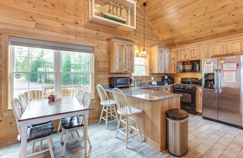 Holden Cabin | Waterfront Davis Pond Cabin w/Dock + Kayaks!