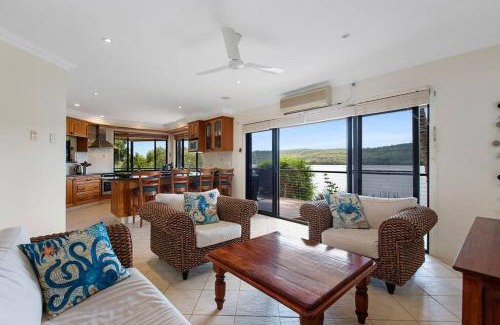 Brisbane Waterfront House | Waterfront, Deep Water Pontoon, views to Straddie