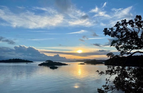 Regional District of Nanaimo House | Waterfront deluxe private room