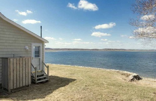 Ipswich House | Waterfront directly on ocean