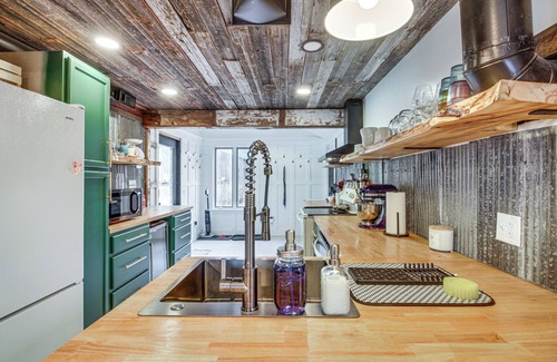 Duluth Cottage | Waterfront Duluth Cabin w/Deck & River View!