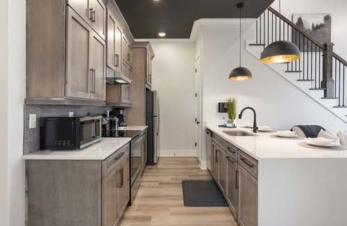 Helena Condo | Waterfront Executive Suite - 3 Bedroom w/Loft