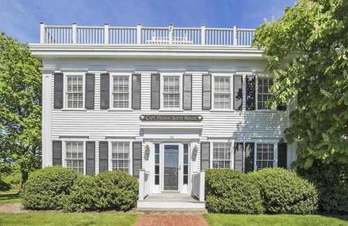 Orleans House | Waterfront Fun at this Huge Family Estate