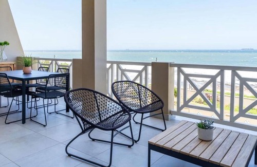 Selection Beach Apartment | Waterfront Getaway, 2 Bedroom Seaside Bliss