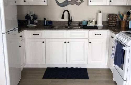 Abell Cottage | WATERFRONT GETAWAY- Charming Waterfront Cottage on St Clements Bay