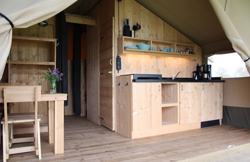De Veenhoop House | Waterfront Glamping Escape