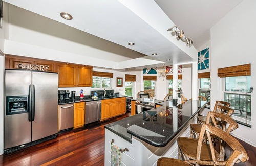 Independence Square House | Waterfront/Heated Pool/Foosball/Mins 2 Beach