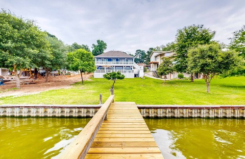 Pointblank House | Waterfront Home, Dog-Friendly, Private Pier, Kayak