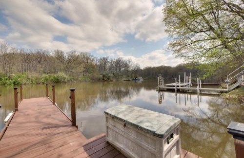 Lake Milton House | Waterfront Home on Lake Milton Dock, Hot Tub