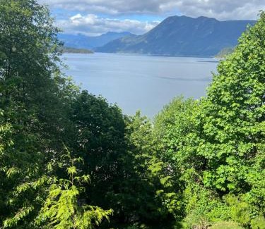 West Porpoise Bay House | Waterfront Homestay