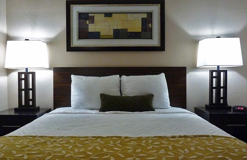 Johnsburg Hotel | Waterfront Hotel and Marina