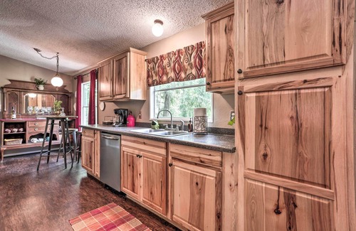 Jefferson Cottage | Waterfront Karnack Home w/Boathouse & Deck!