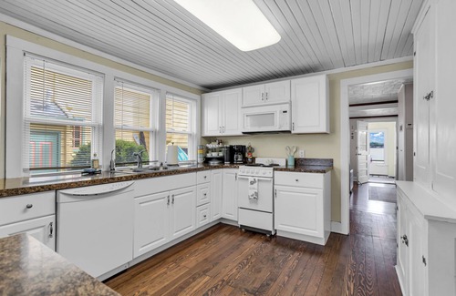 Clarklake House | Waterfront lake cottage on gorgeous Clark Lake in Jackson! 4 bedrooms, sleeps 10