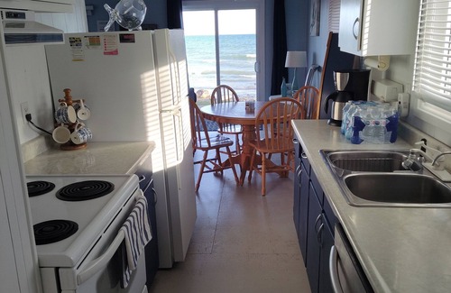 Selkirk Cottage | Waterfront Lake Erie the Blue Lagoon