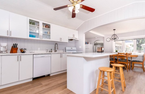 Gravenhurst House | Waterfront Lake Muskoka cottage one thousand and one night