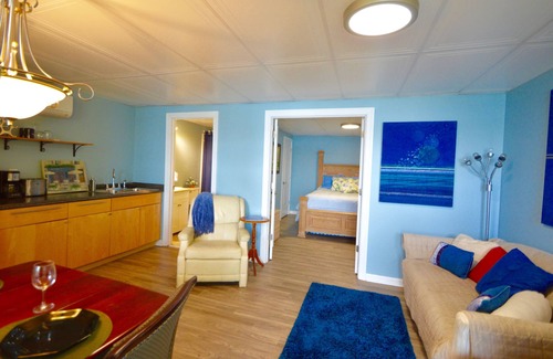 Terrell Apartment | Waterfront! Lake Norman Couples Getaway - One Bedroom Apt.