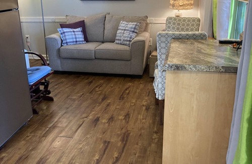 Terrell Apartment | WATERFRONT: LAKE NORMAN Couples Hideaway